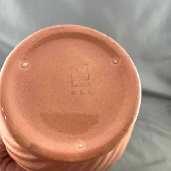 1938 Franciscan American Art Pottery Water Pitcher. Height 8” inches. - Picture 4 of 4